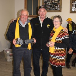 Rob & Rosslyn Win the Hitch Ezy Raffle