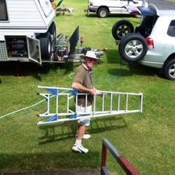 Ian (Umpire83) returns the stepladder after assisting with the panoramic photos