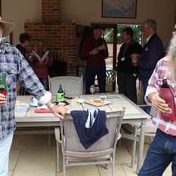 Rosco & David pre dinner drinks
