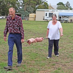 peter & jen with the dinner roasts