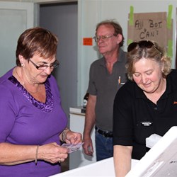 Dianne buying Quandong Pies