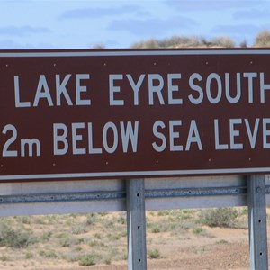 Sign on Oodnadatta Track at rest area