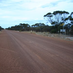 Zwecks Rd & Holland Tank Rd