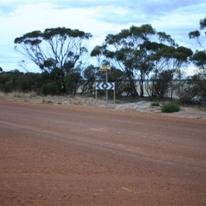 Zwecks Rd & Holland Tank Rd