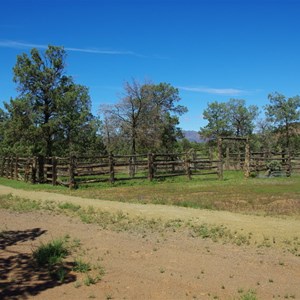 Yanyanna Hut & Car Park