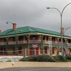 Streaky Bay Hotel - delicious lunches and dinners