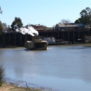 Paddlesteamers leaving the Echuca Wharf