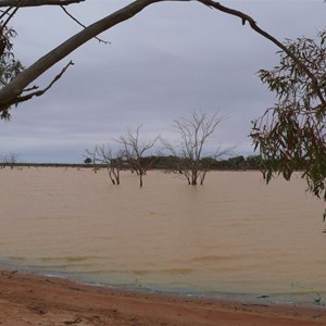 Lake Pinaroo with plenty of water.