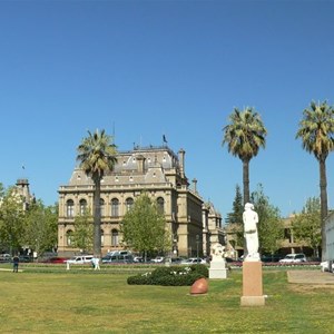 Bendigo park and buildings