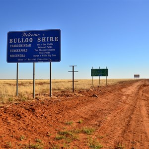 Signs and landscape at Warri Gate