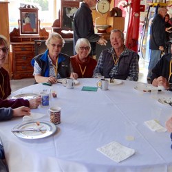 More happy breakfasters.