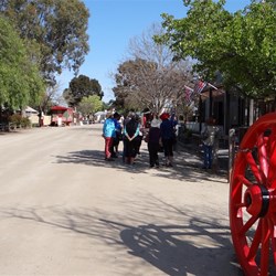 a group of the Bogettes on the Echuca heritage trail walk.