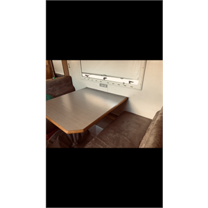 Dinette seats 4