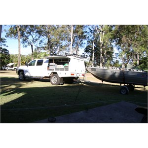 With 4 mt Hornet approx weight of boat 280 k/g.