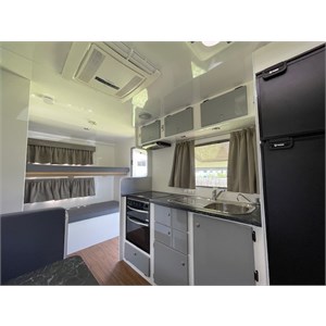 2003 6.4m Bushtracker Off-road Caravan. NEW Customer Layout 