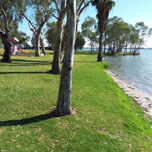 Lake Charm Foreshore Caravan Park