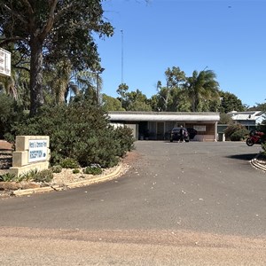 Williams Motel & Shady Acre Caravan Park