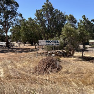 Williams Motel & Shady Acre Caravan Park