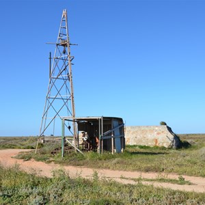 Robert's Well (ruins)