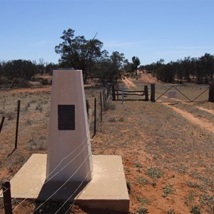 SA-NSW border Monument - Old Renmark Coach Road