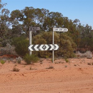 Oak Valley Turn Off - Lake Dey Dey Road