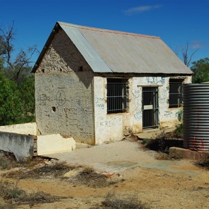 Lake Bonney Hotel Ruins