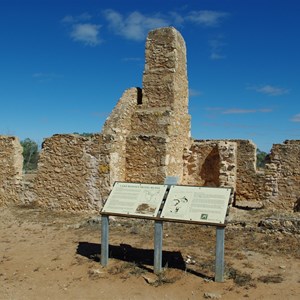 Lake Bonney Hotel Ruins