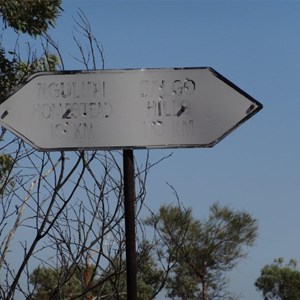 Bloodwood Bore - Balgo-Ngulupi Track