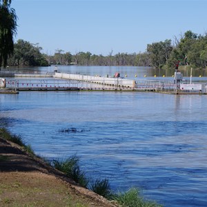 Weir & Lock 2 - Taylorville in Flood April 2011