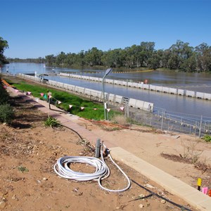 Weir & Lock 2 - Taylorville in Flood April 2011