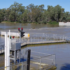 Weir & Lock 2 - Taylorville in Flood April 2011