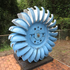 Pelton turbine runner -double buckets