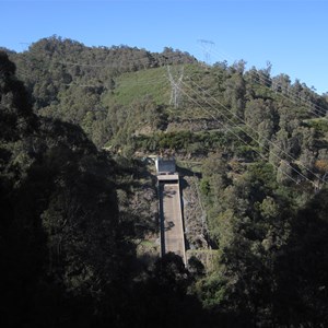 Surge tank spillway