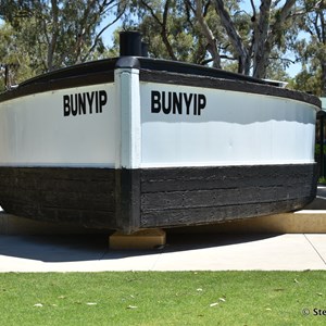 Lock 5 and Weir Renmark 