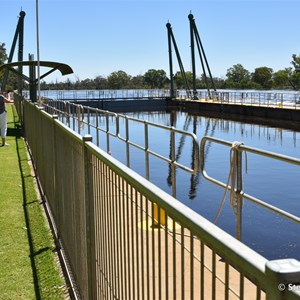 Lock 5 and Weir Renmark - In Flood December 2016