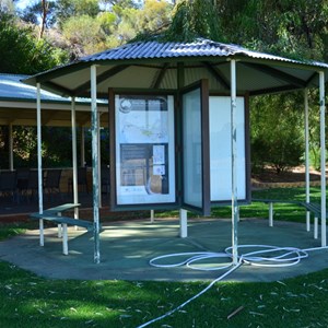 Lock 4 & Weir - Bookpurnong