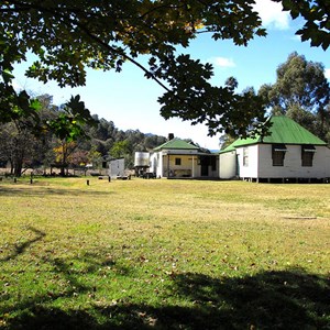 Moonan Brook Cottage & paddock