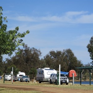 Lakeside Camping - Lake Towerrinning