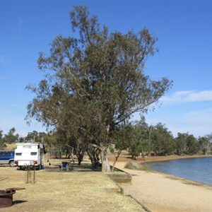 Lakeside Camping - Lake Towerrinning