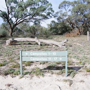 Campsites 1 - 10 & 11 - 17 Direction Sign - Katarapko Creek