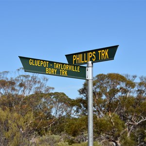Gypsum Lunette Walk Carpark