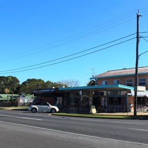 Grocery store and other businesses at Burnett Heads