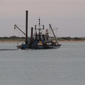 Floating dredge