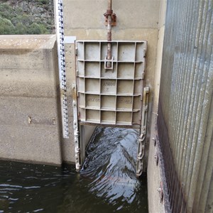 Outlet gate passing 1 cumec flow