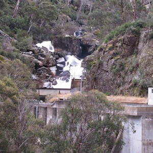 Intake weir behind tank