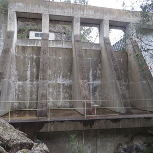 Tank spillway