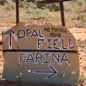 Sign at the intersection of Mulgaria 4x4 Track (to Farina) and the White Hills Road.