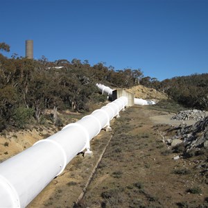Pressure pipeline veers right,surge riser to left