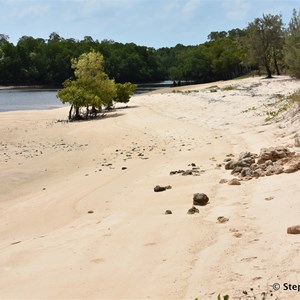 Lombuy ( Crocodile Creek )