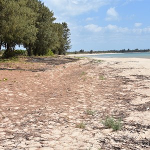 Lombuy ( Crocodile Creek )